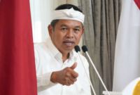 Gubernur Jawa Barat Dedi Mulyadi mengusulkan penghapusan pajak kendaraan bermotor dan menggantinya dengan sistem jalan berbayar. ( Poto : jabarprov ).