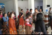 Ratusan warga Suku Anak Dalam (SAD) menggelar aksi di Kantor Bupati Merangin, Kamis (21/05/2026).( Poto : JambiPrima.com).