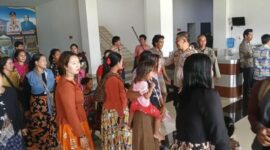Ratusan warga Suku Anak Dalam (SAD) menggelar aksi di Kantor Bupati Merangin, Kamis (21/05/2026).( Poto : JambiPrima.com).