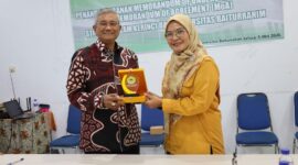 Foto : Rektor UBR Jambi Dr Filius Chandra SE,MM/kiri/hms.