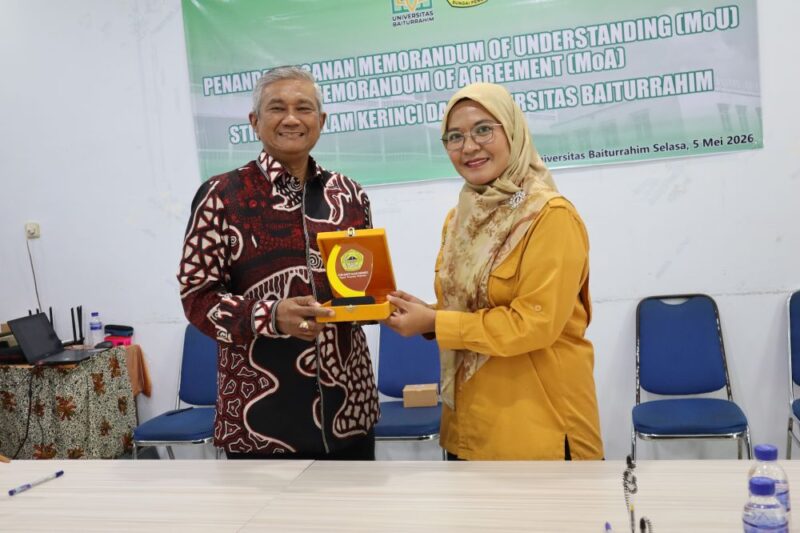 Foto : Rektor UBR Jambi Dr Filius Chandra SE,MM/kiri/hms.