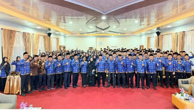 Resmi Dilantik, 180 PNS Baru Kemenag Jambi Diminta Jaga Integritas dan Bersiap Jadi Pemimpin Masa Depan( Poto : JAMBIEKSPRES.CO.ID ).