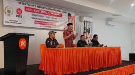 Heru Kustanto saat menyampaikan sambutan dan mendengarkan aspirasi peserta.( Poto : jambiprima.com ).