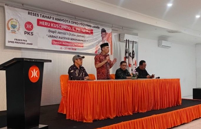 Heru Kustanto saat menyampaikan sambutan dan mendengarkan aspirasi peserta.( Poto : jambiprima.com ).