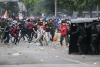 Kericuhan terjadi saat demonstrasi menolak UU Cipta Kerja di kawasan Istana Negara, Jakarta, Kamis (8/10/2020).( Poto : Kompas.com ).