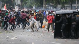 Kericuhan terjadi saat demonstrasi menolak UU Cipta Kerja di kawasan Istana Negara, Jakarta, Kamis (8/10/2020).( Poto : Kompas.com ).