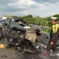 Mobil Gus Hilman Hantam Truk, Dua Orang Tewas( Poto : ANTARA ).