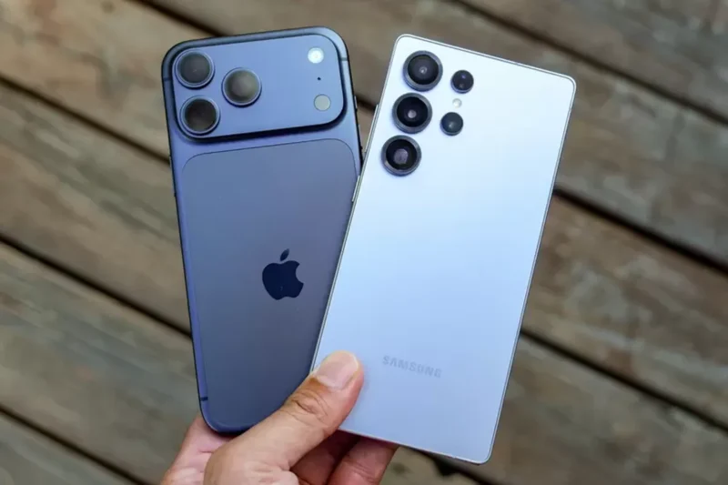 Ilustrasi iPhone 17 Pro Max dan Samsung Galaxy S25 Ultra.( Poto :kompas.com )