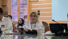 Pemerintah mulai redistribusi 498 ribu guru non-ASN untuk mengatasi kekurangan tenaga pengajar di berbagai daerah dan mendukung pemerataan pendidikan nasional.( Poto : KOMPAS.com/ Firda Janati ).