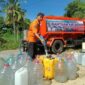 Bantuan air bersih BPBD Jatim saat kekeringan, Selasa (19/5/2026) ( Poto : KOMPAS.COM )
