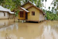 Luapan Krueng Peuto kembali memicu banjir di Kecamatan Lhoksukon dan merendam ratusan rumah warga.( Poto : kompas.com )