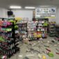 Kondisi minimarket Wargakhu yang rusak diamuk sapi kurban lepas( Poto : kompas.com ).