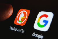 Ilustrasi aplikasi mesin pencari DuckDuck Go dan Google Search.( Poto : kompas.com )
