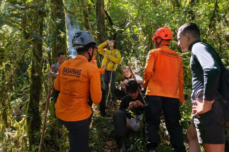 Tiga pendaki WNI dan WN Rusia tersesat di Gunung Batukaru Bali dan diselamatkan SAR( Poto : kompas.com)