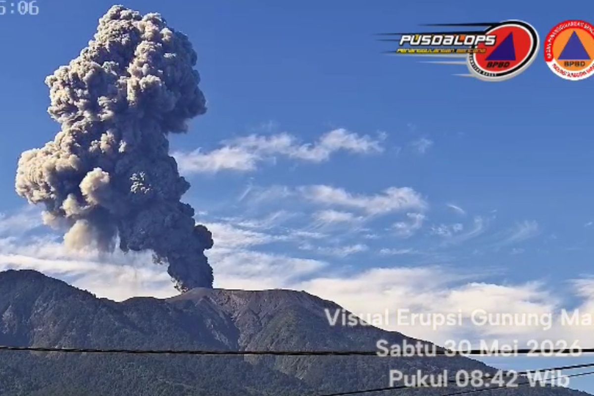 Gunung Marapi erupsi 6 kali pada Mei 2026.( Poto : kompas.com )