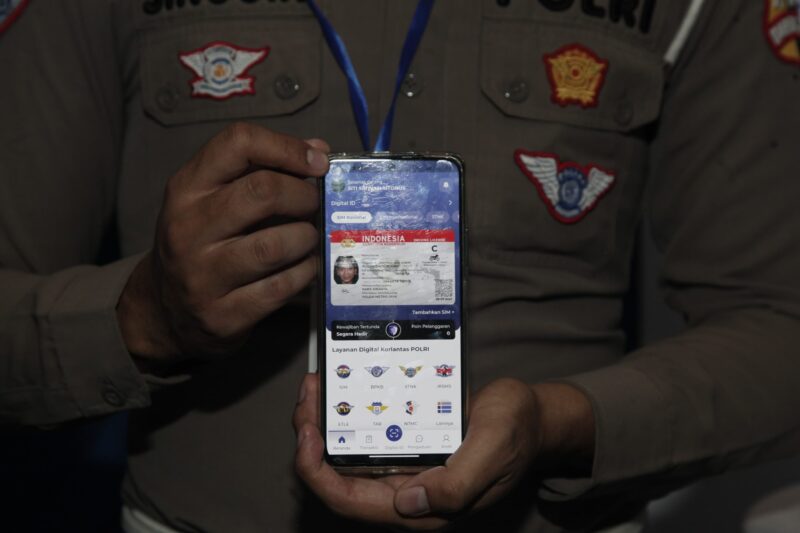 SIM digital Korlantas Polri membuka era baru layanan lalu lintas yang lebih praktis dan cepat.( Poto : KORLANTAS POLRI ).