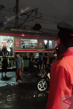 KRL Duri-Tangerang Berhenti Setelah Tiga Ledakan