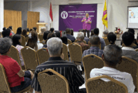Seminar Longevitalogy Muaro Bungo sukses digelar dengan 64 peserta, menghadirkan pembelajaran kesehatan berbasis energi, praktik terapi, dan bakti sosial.( Poto : APGtimes.com ).