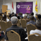 Seminar Longevitalogy Muaro Bungo sukses digelar dengan 64 peserta, menghadirkan pembelajaran kesehatan berbasis energi, praktik terapi, dan bakti sosial.( Poto : APGtimes.com ).