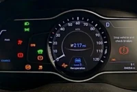 Konsep digital desain kendaraan listrik masa depan yang mengadopsi garis bodi hatchback klasik.