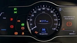 Konsep digital desain kendaraan listrik masa depan yang mengadopsi garis bodi hatchback klasik.