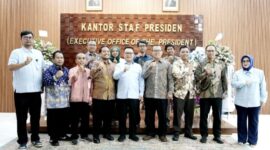 Tim Ekonom Pancasila dan akademisi menggelar audiensi di KSP bersama Dudung Abdurachman untuk membahas RUUPN dan penguatan ekonomi nasional.( Poto : Mediakarya ).
