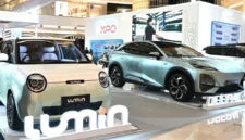 Changan memperkenalkan Deepal S07 dan Lumin di Indomobile Expo 2026 dengan konsep mobil listrik urban modern, teknologi cerdas.( Poto : ANTARA ).