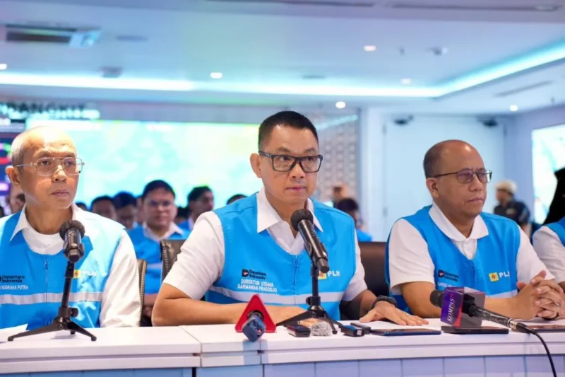 PLN mengungkap cuaca buruk memicu blackout listrik Sumatera( Poto : ANTARA ).