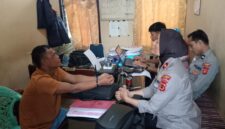 Warga Jambi menangkap pria tak dikenal yang masuk rumah di Simpang Rimbo.( Poto : JAMBIEKSPRE.CO.ID ).