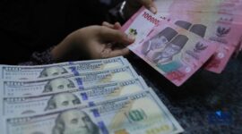 Logo Bank OCBC NISP yang terpampang di depan kantornya di Bandung, Indonesia pada Januari 2023. (Shutterstock/Lela Ungsu)