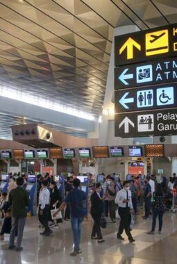 97.853 Penumpang Padati Soetta H+1 Idul Adha, Arus Masih Ramai