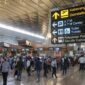 Pada H-3, Jumat, (29/4/2022), menjelang hari raya Idulfitri 1443 H, terminal 3 bandara Soekarno Hatta, Tangerang, Banten memberangkatkan sebanyak 28.664 orang( Poto : detikcom ).