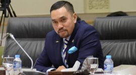 Pembahasan alasan Presiden Prabowo mempertahankan Kapolri Listyo Sigit Prabowo karena stabilitas keamanan nasional serta usulan pembatasan masa jabatan Kapolri di masa depan.( Poto : istimewa ).