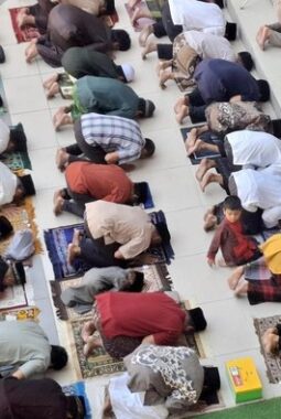 Apa yang Dibaca di Antara Takbir Salat Idul Adha? Ini Tata Cara Lengkapnya