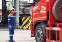 Pertamina Patra Niaga melakukan investigasi distribusi BBM di Jambi setelah dugaan pelanggaran oleh mobil tangki. Perusahaan menindak tegas pelaku dan memperketat pengawasan.( Poto : detikfinance ).