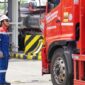 Pertamina Patra Niaga melakukan investigasi distribusi BBM di Jambi setelah dugaan pelanggaran oleh mobil tangki. Perusahaan menindak tegas pelaku dan memperketat pengawasan.( Poto : detikfinance ).