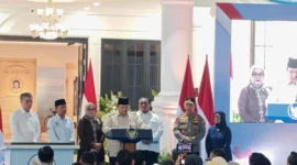 Presiden Prabowo Subianto saat meresmikan Museum Ibu Marsinah di Nganjuk dan menyampaikan pidato tentang penegakan hukum serta kritik terhadap kolusi aparat dan kapitalis. ( Poto : IDN TIMES ).
