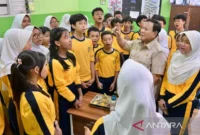 Prabowo Subianto Kunjungan ke SMPN 111 Jakarta( poto : ANTARA )