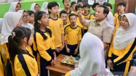Prabowo Subianto Kunjungan ke SMPN 111 Jakarta( poto : ANTARA )