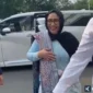 Nanik S Deyang sesaat setelah turun dari kendaraan untuk mengikuti prosesi pelantikan sebagai Kepala Badan Gizi Nasional (BGN) di Kompleks Istana Kepresidenan Jakarta, Senin (8/6/2026).( poto :  kabarin )