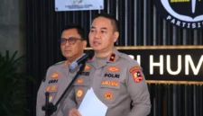 Kepala Biro Penerangan Masyarakat (Karo Penmas) Divhumas Polri Brigjen Pol. Trunoyudo Wisnu Andiko (kedua kanan).( poto : ANTARA)