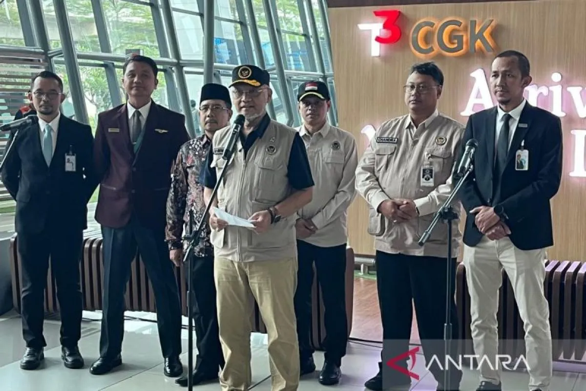 Menteri Haji dan Umrah RI Mochamad Irfan Yusuf memimpin konferensi pers, Selasa (23/6/2026).( poto : ANTARA )