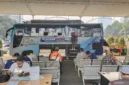 Lokasi Samsat keliling Jakarta Selatan yang berada di area parkir Polda Metro Jaya. ( poto : ANTARA/Ilham Kausar )
