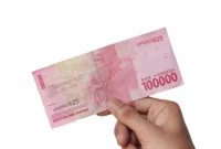 Uang Rupiah dengan pecahan Rp 100.000( poto : pegadaian )