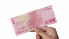 Uang Rupiah dengan pecahan Rp 100.000( poto : pegadaian )