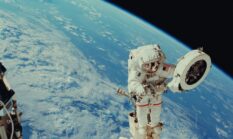 Peneliti Temukan Solusi Cuci Baju di Luar Angkasa Tanpa Banyak Air