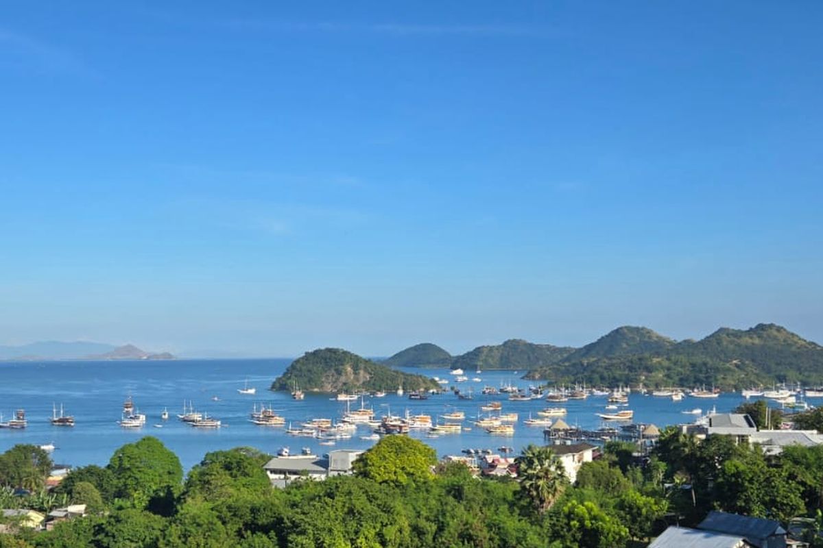 Kapal-kapal wisata di Labuan Bajo yang melayani rute wisata menuju Taman Nasional Komodo, Nusa Tenggara Timur (NTT).( poto : kompas.com )