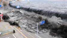 Ilustrasi tsunami Tohoku.( poto : istimewa )