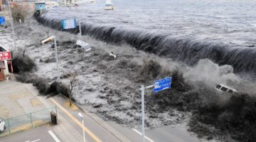 Ilustrasi tsunami Tohoku.( poto : istimewa )