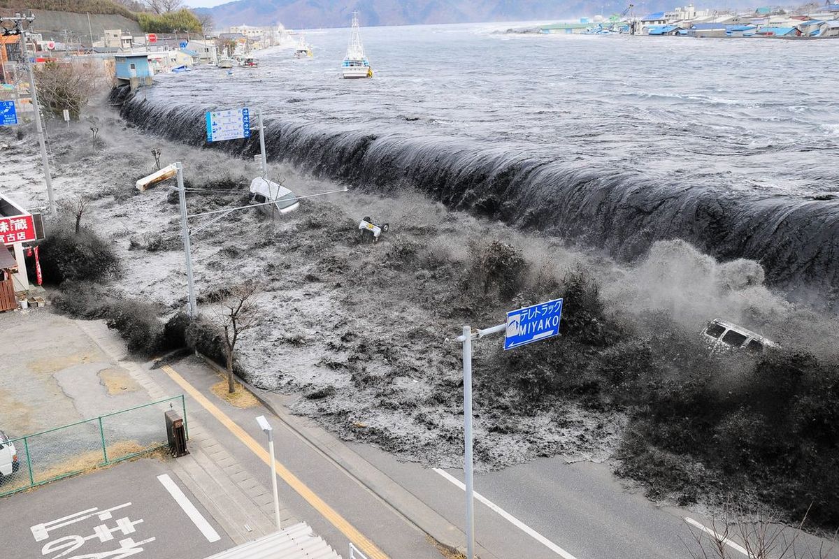 Ilustrasi tsunami Tohoku.( poto : istimewa )